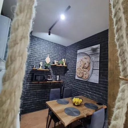 Marilyn Lux - Center Skopje