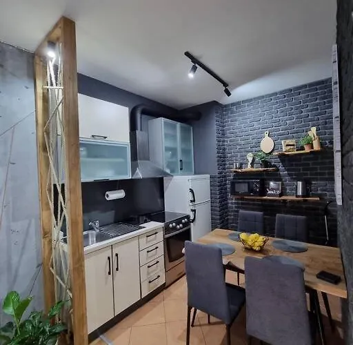 Marilyn Lux - Center * Skopje