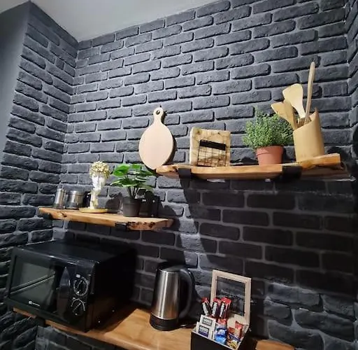 Marilyn Lux - Center *