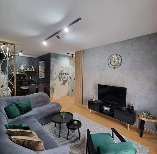 Marilyn Lux - Center Skopje